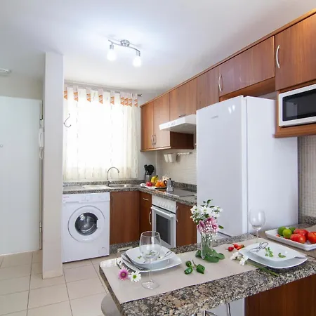 Beach, Pool And Free Private Parking Apartment *